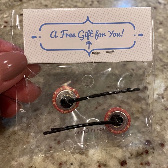 Modcloth Bobby Pin Set - Picture 3 of 4